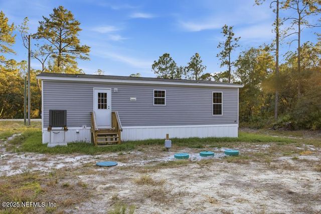 520 HICKORY NUT Trail, Satsuma, FL 32189