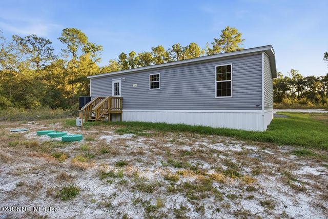 520 HICKORY NUT Trail, Satsuma, FL 32189