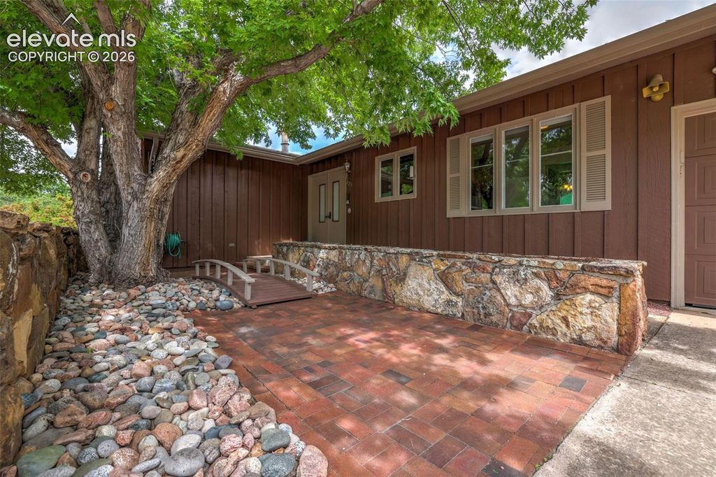 223 Crystal Hills Boulevard, Manitou Springs, CO 80829 — exterior
