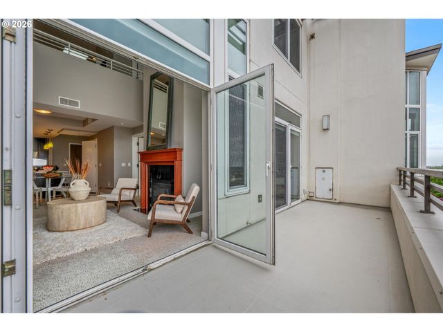 2445 Nw WESTOVER Rd 414, Portland, OR 97210