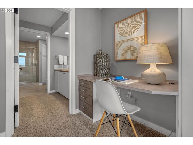 2445 Nw WESTOVER Rd 414, Portland, OR 97210