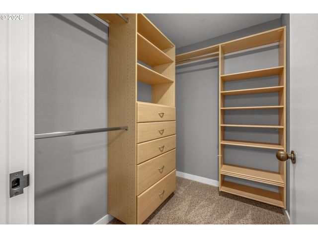 2445 Nw WESTOVER Rd 414, Portland, OR 97210