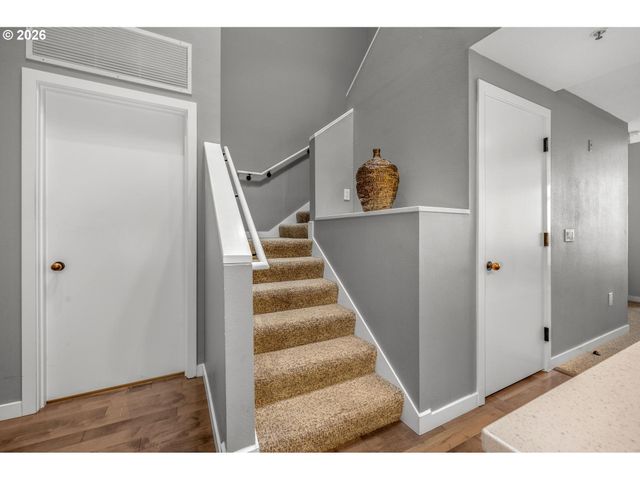 2445 Nw WESTOVER Rd 414, Portland, OR 97210