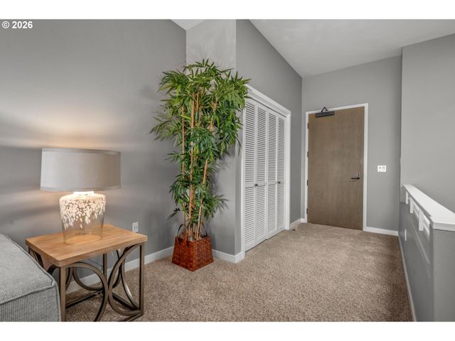 2445 Nw WESTOVER Rd 414, Portland, OR 97210