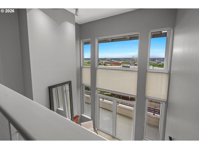 2445 Nw WESTOVER Rd 414, Portland, OR 97210