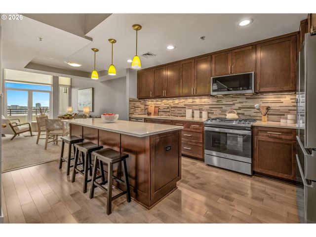 2445 Nw WESTOVER Rd 414, Portland, OR 97210