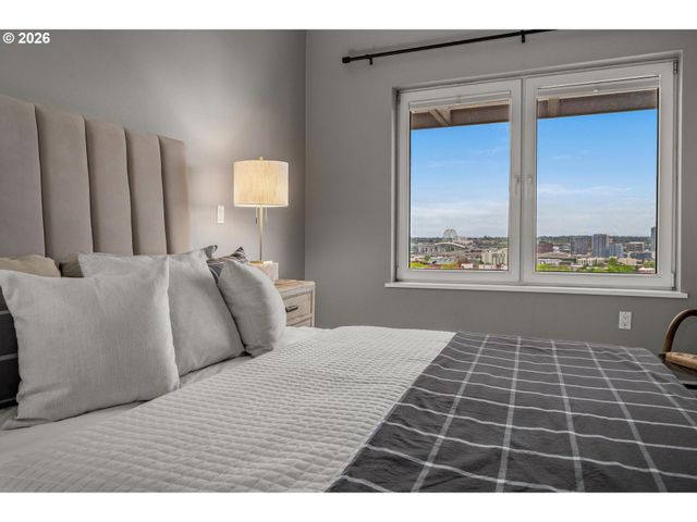 2445 Nw WESTOVER Rd 414, Portland, OR 97210