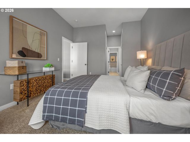 2445 Nw WESTOVER Rd 414, Portland, OR 97210