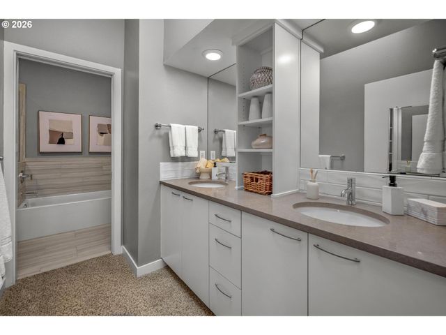 2445 Nw WESTOVER Rd 414, Portland, OR 97210