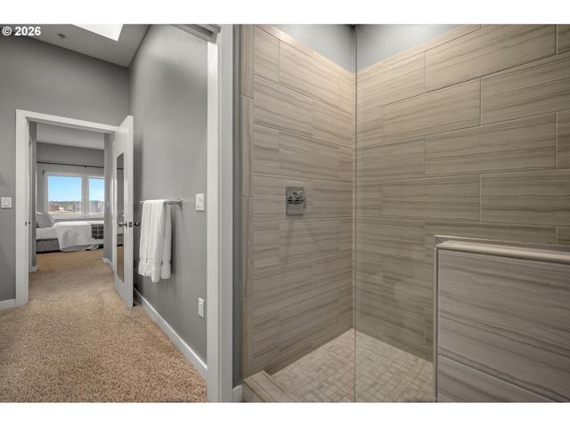 2445 Nw WESTOVER Rd 414, Portland, OR 97210