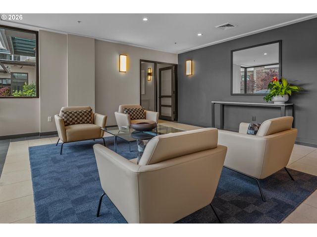 2445 Nw WESTOVER Rd 414, Portland, OR 97210