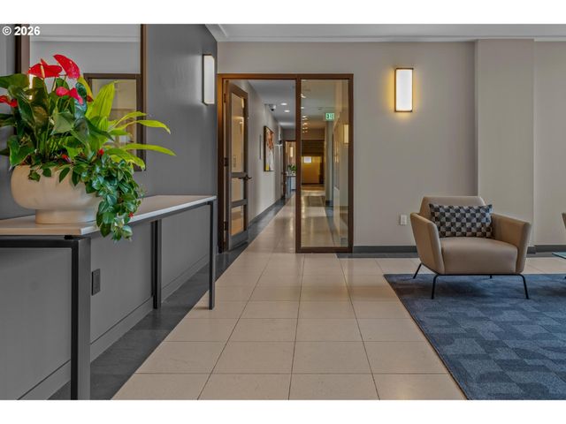 2445 Nw WESTOVER Rd 414, Portland, OR 97210