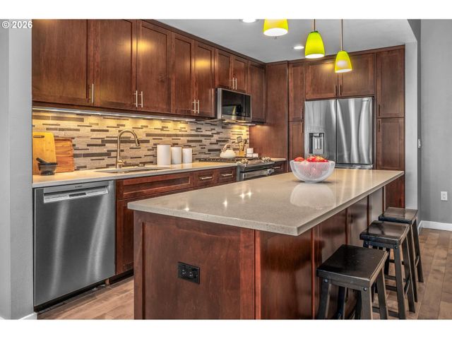 2445 Nw WESTOVER Rd 414, Portland, OR 97210