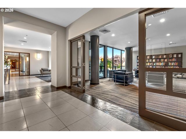 2445 Nw WESTOVER Rd 414, Portland, OR 97210