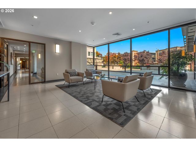 2445 Nw WESTOVER Rd 414, Portland, OR 97210