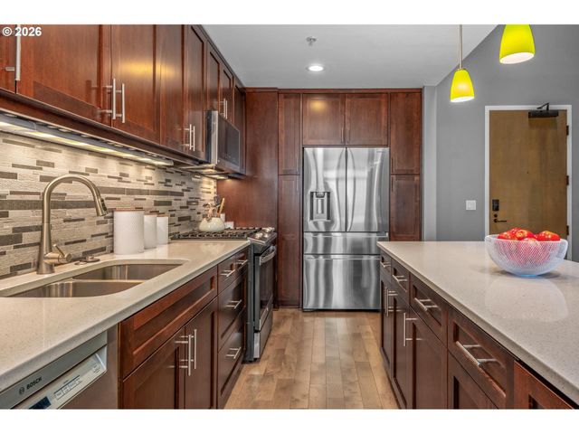 2445 Nw WESTOVER Rd 414, Portland, OR 97210