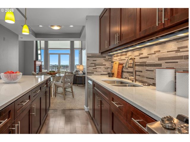 2445 Nw WESTOVER Rd 414, Portland, OR 97210