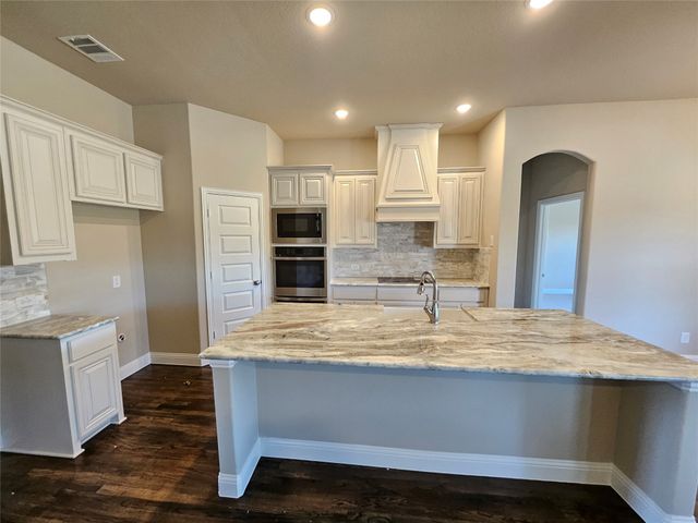 280 Redwood Circle, Trenton, TX 75490