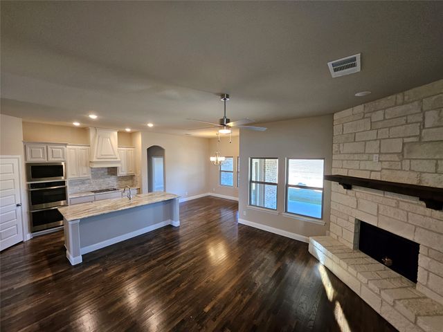 280 Redwood Circle, Trenton, TX 75490