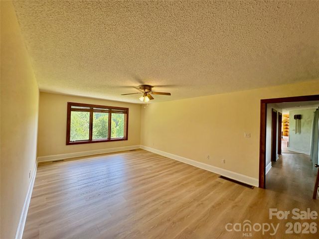 377 Upper Grassy Branch Road, Asheville, NC 28805