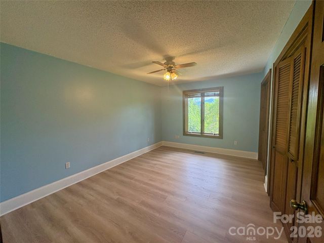 377 Upper Grassy Branch Road, Asheville, NC 28805