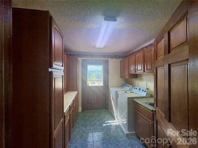 377 Upper Grassy Branch Road, Asheville, NC 28805