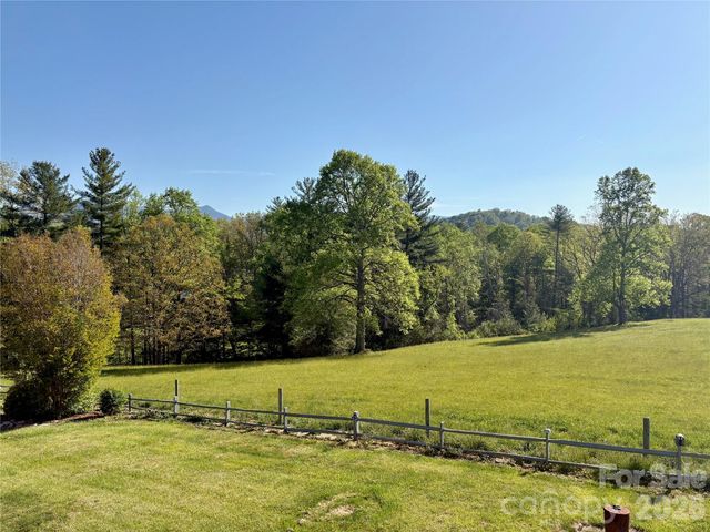 377 Upper Grassy Branch Road, Asheville, NC 28805