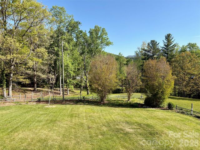377 Upper Grassy Branch Road, Asheville, NC 28805