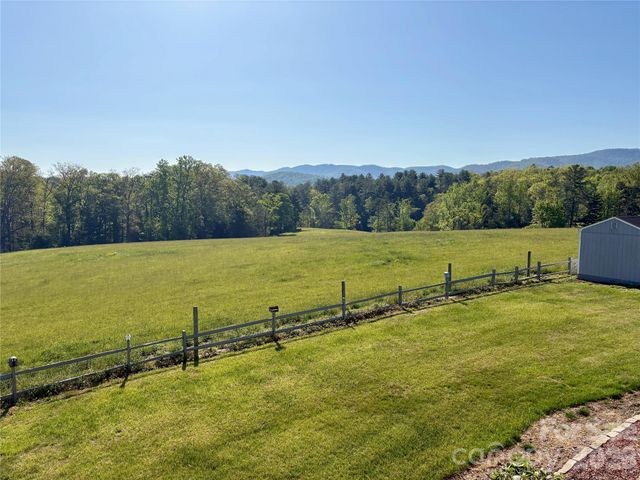 377 Upper Grassy Branch Road, Asheville, NC 28805
