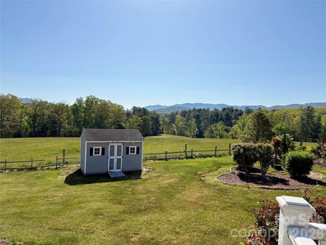 377 Upper Grassy Branch Road, Asheville, NC 28805