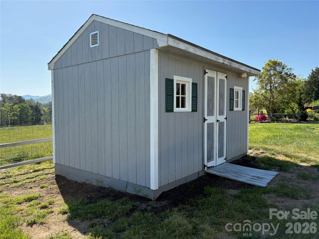 377 Upper Grassy Branch Road, Asheville, NC 28805