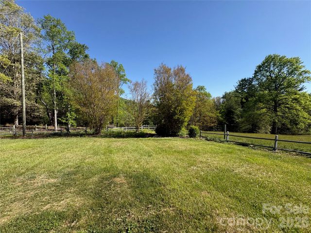 377 Upper Grassy Branch Road, Asheville, NC 28805