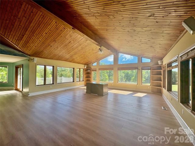 377 Upper Grassy Branch Road, Asheville, NC 28805