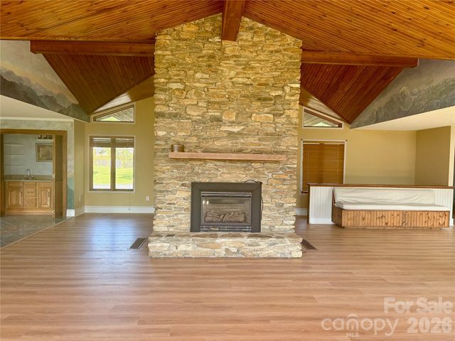 377 Upper Grassy Branch Road, Asheville, NC 28805