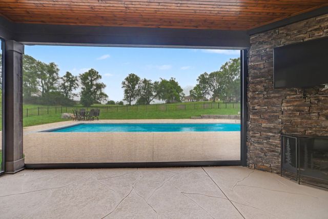 98 Mulberry Grv, Gallatin, TN 37066