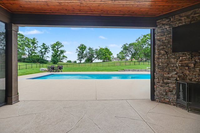 98 Mulberry Grv, Gallatin, TN 37066