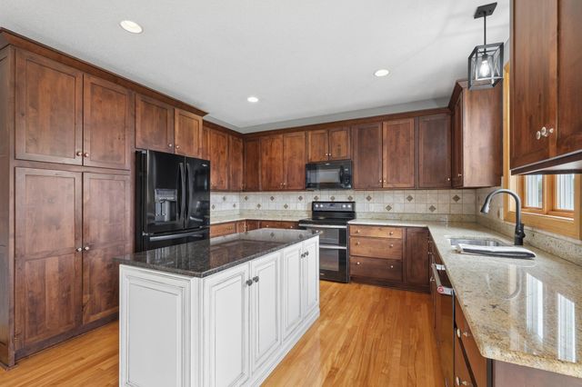 10828 Jersey Circle N, Brooklyn Park, MN 55445