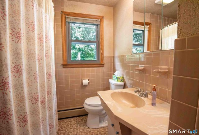 125 Country Lane, Bristol, CT 06010