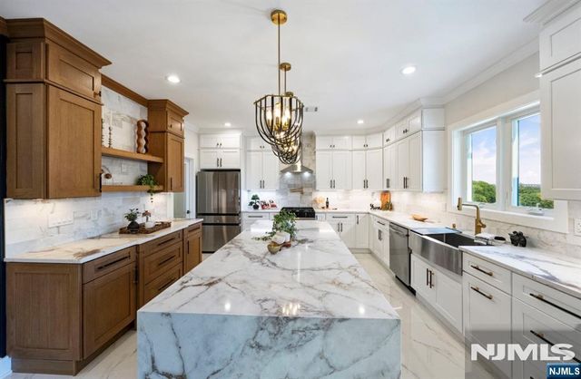 19 Mayfair Place, Clifton, NJ 07013