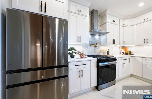 19 Mayfair Place, Clifton, NJ 07013