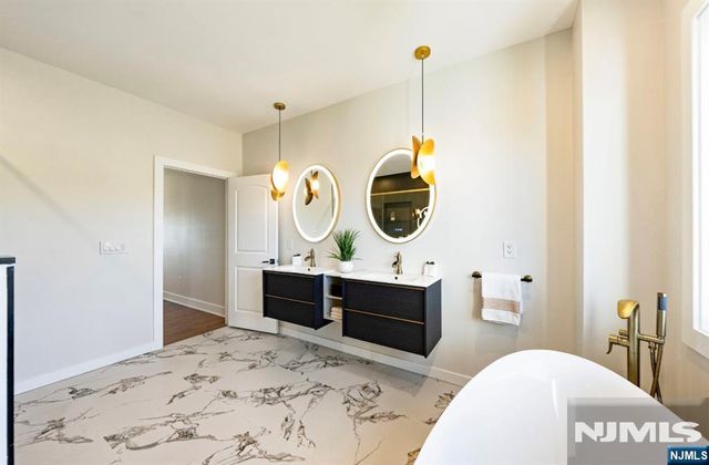 19 Mayfair Place, Clifton, NJ 07013