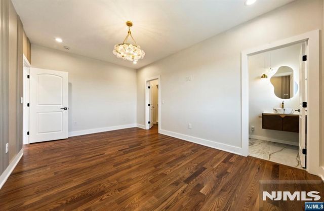 19 Mayfair Place, Clifton, NJ 07013