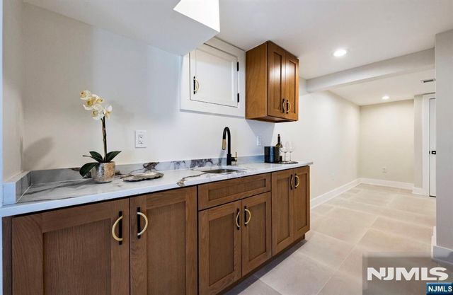 19 Mayfair Place, Clifton, NJ 07013
