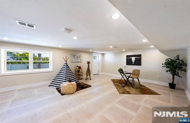 19 Mayfair Place, Clifton, NJ 07013