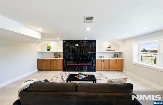 19 Mayfair Place, Clifton, NJ 07013