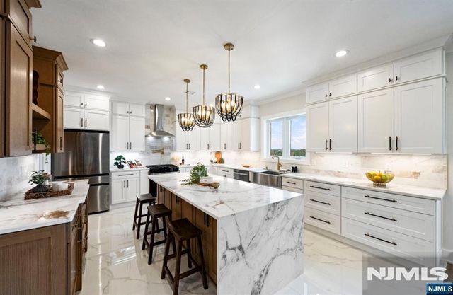 19 Mayfair Place, Clifton, NJ 07013