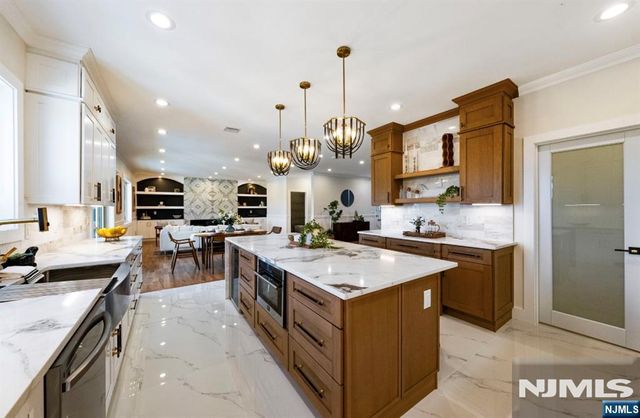 19 Mayfair Place, Clifton, NJ 07013