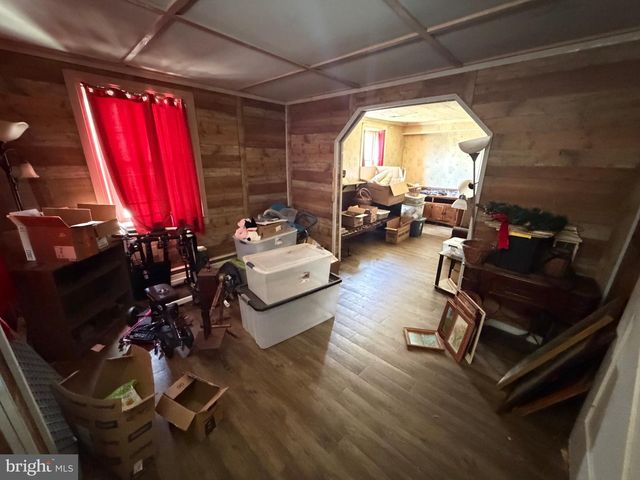 8 YORK ST, Spring Grove, PA 17362