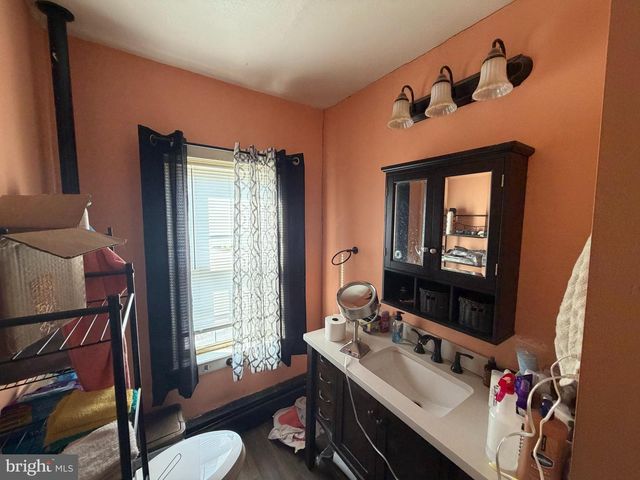 8 YORK ST, Spring Grove, PA 17362
