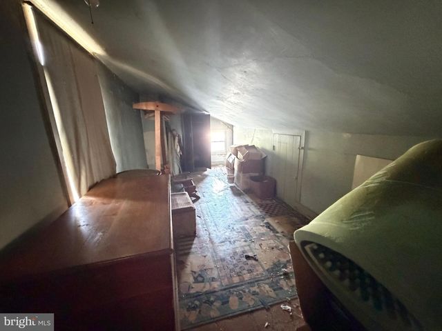 8 YORK ST, Spring Grove, PA 17362